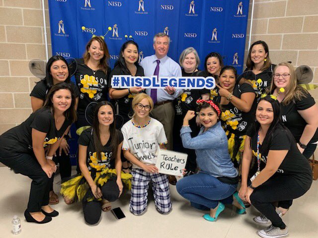 MrsPaco81's tweet photo. Enjoying my Bees! #NISDLegends @NISDEllison https://t.co/WMTU3pBvIA