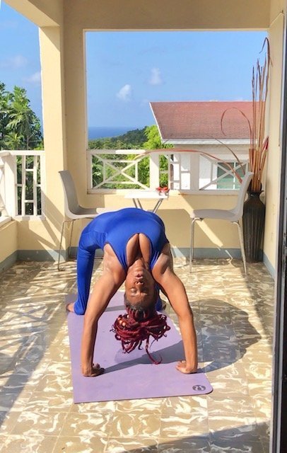 mindfully_kiki's tweet photo. This Curvi Yogi is DETERMINED!
Meet Lorraine, a yogi who has overcome many obstacles, allowing them to strengthen her practice!
#ThisCurviYogiThursdays #ThisCurviYogi #curvyyoga #bodypositiveyoga #whatayogilookslike #bodypositivity… https://t.co/xlz1BavrTa https://t.co/3qjU6rzBdg