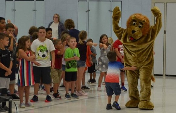 CSELions's tweet photo. CSE students met Springer the Lion at our Welcome back Celebration Assembly. To say that students were excited is an understatement!
#NWLoveLearnLead #MinutesMatter #CSESpringerFanClub https://t.co/2A7dokz05K