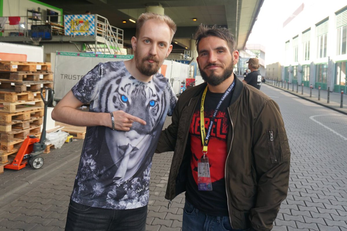 Marcinholive tweet media