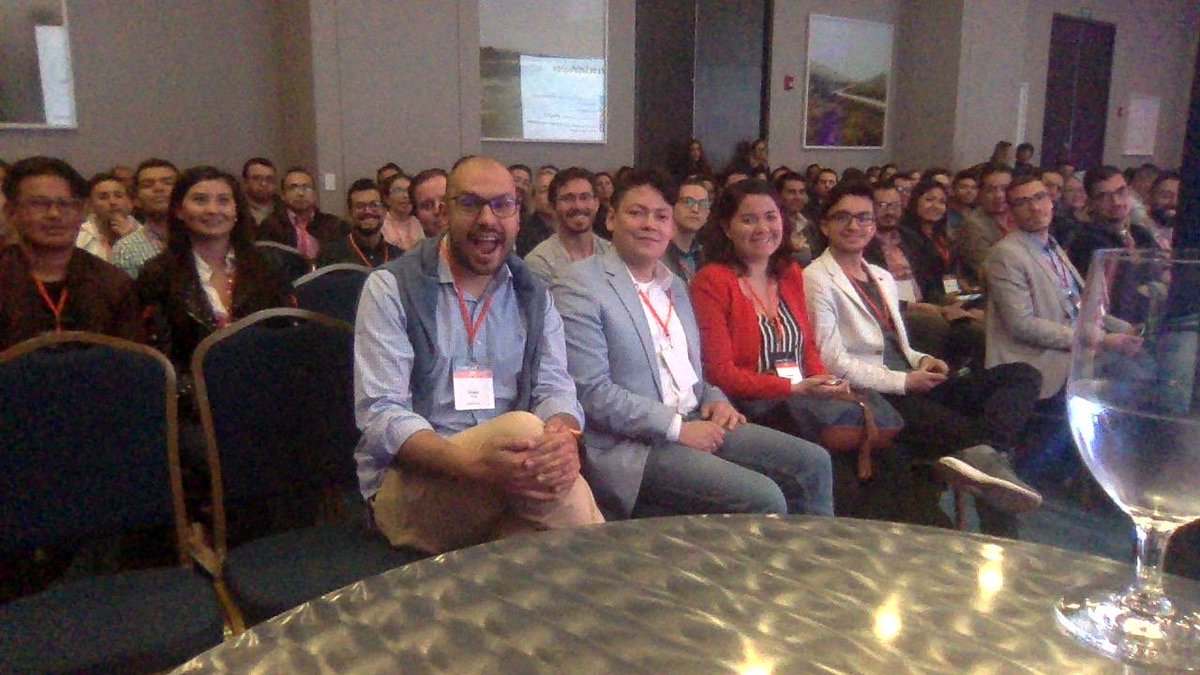 siliconvini's tweet image. Foto con más de 36 personas tomada en #AWSStartupDay Bogotá... Gracias a todos por participar en nuestro evento!