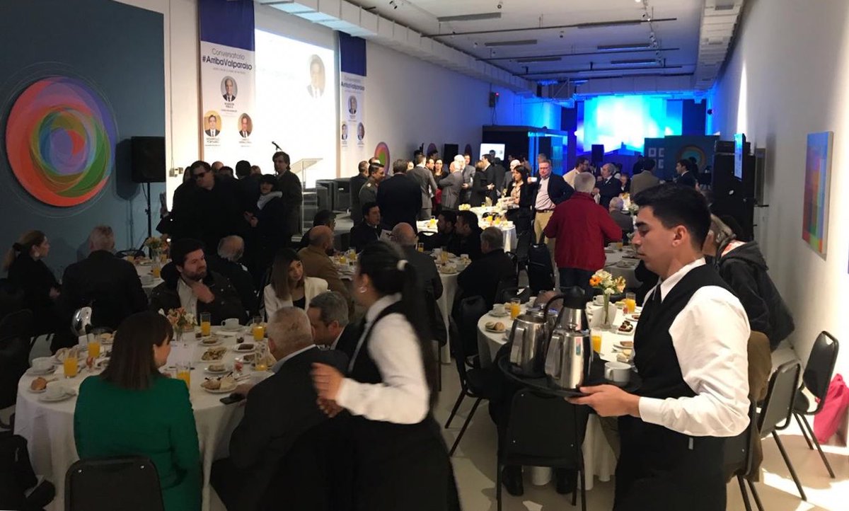 CNTCCHILE's tweet photo. Asociacion Fedequinta presente en seminario #ArribaValparaiso junto al Ministro Cristián Monckeberg.
#fedequinta #Valparaiso https://t.co/1yhXFkxgq6
