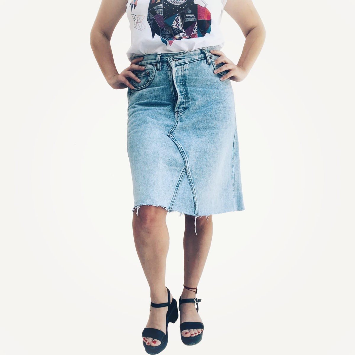 zeropact's tweet photo. Sınırları kaldırdık!
Bir erkek pantolonundan kadın eteği tasarladık. 🌍
.
38-40 beden için
.
60 TL
#döngüselekonomi #sustainablefashion #secondhand #zerowaste #ecodesign #SIFIRATIK #circulareconomy #ethicalfashion #sürdürülebilirmoda #cleanworld #zeropact https://t.co/4bXgSrQSIM