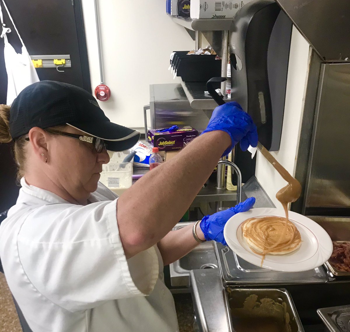 Jessica050617's tweet photo. Elvis in the house for breakfast! Elvis Presley pancakes. #peanutbuttersyrupandbananas  #trilogydoesvegas #riverterracehealthcampus @RiverTerraceHC @nolafoodguy @ClippertEric https://t.co/4EZ2Di8knz