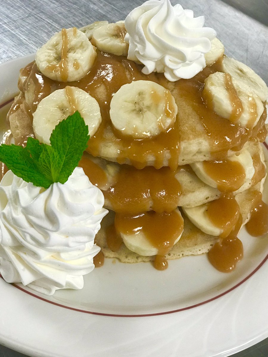 Jessica050617's tweet photo. Elvis in the house for breakfast! Elvis Presley pancakes. #peanutbuttersyrupandbananas  #trilogydoesvegas #riverterracehealthcampus @RiverTerraceHC @nolafoodguy @ClippertEric https://t.co/4EZ2Di8knz