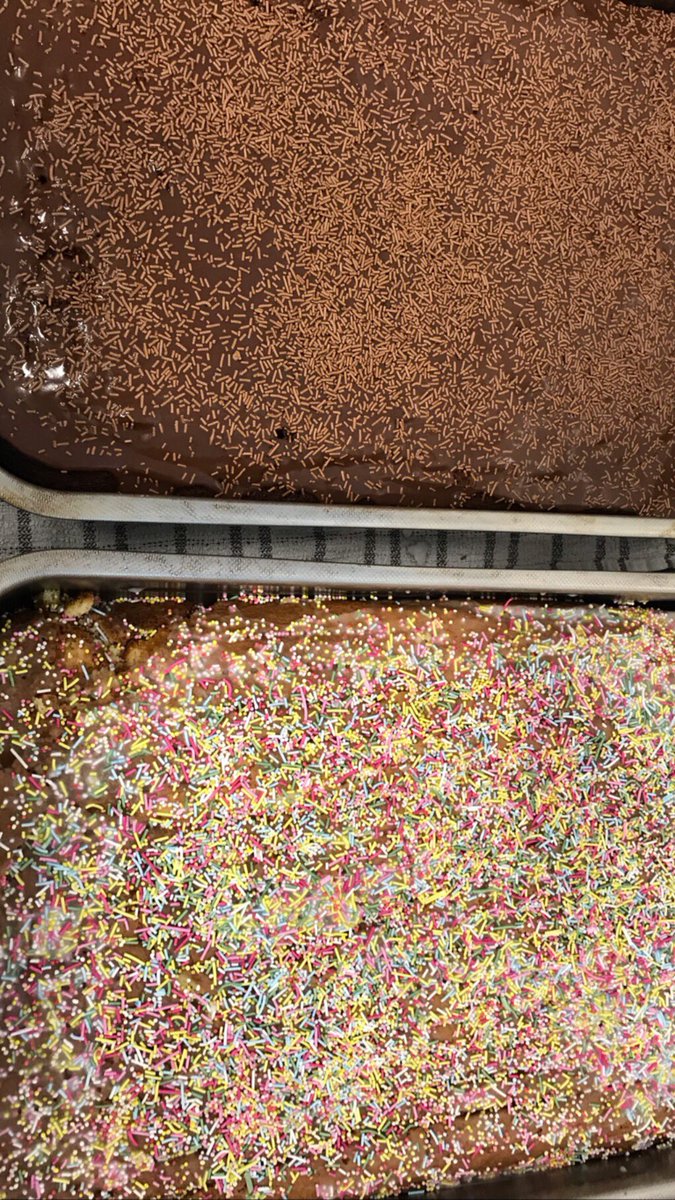 Looks of cooking going on today with <a href="/ruthsrealfooduk/">Ruth's Real Food</a> in Beacon Heath Community Centre fighting food poverty with <a href="/FoodExeter/">Food Exeter</a> 🙌