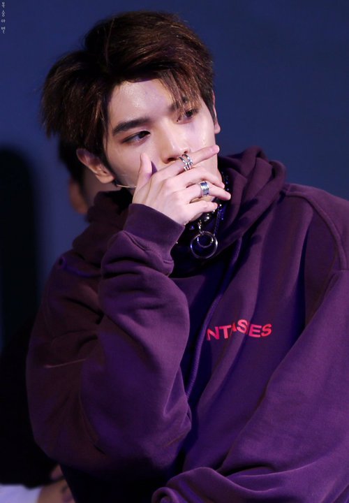   #nohetero but taeyong looked so good in this