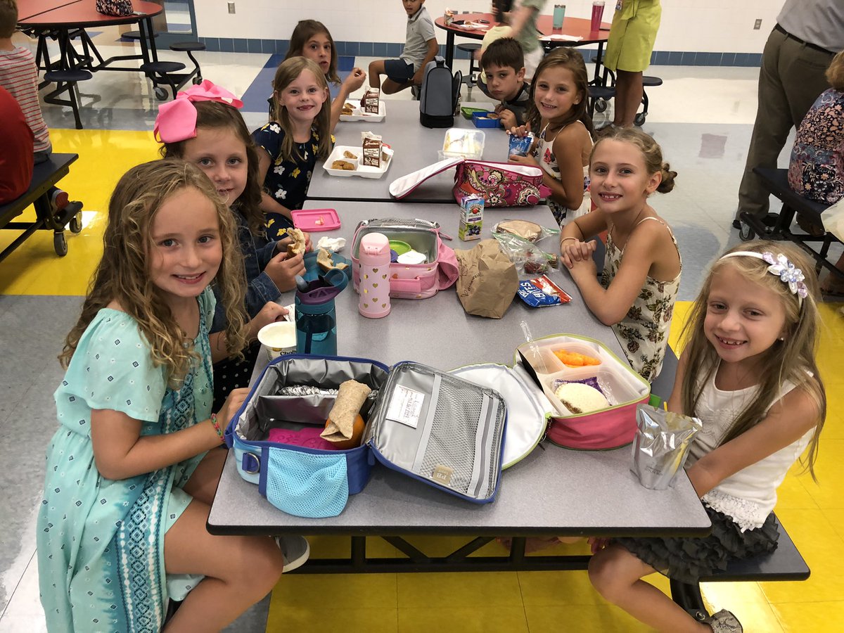 leeannestahl's tweet photo. The gangs all here!! I missed these smiling faces so much over the summer!! Itβs going to be a great year!!#backtoschool #FirstDayOfSchool2019 #LittleLopes https://t.co/1kfItEkgyz