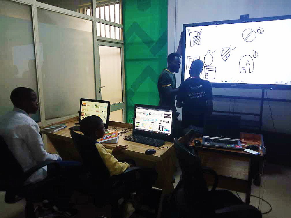 bryanbenibo's tweet photo. These teenager keep blowing my mind😱😱😱. #techcreek #logodesign #GraphicDesign #codegaminatorjunior https://t.co/ib896KXADR