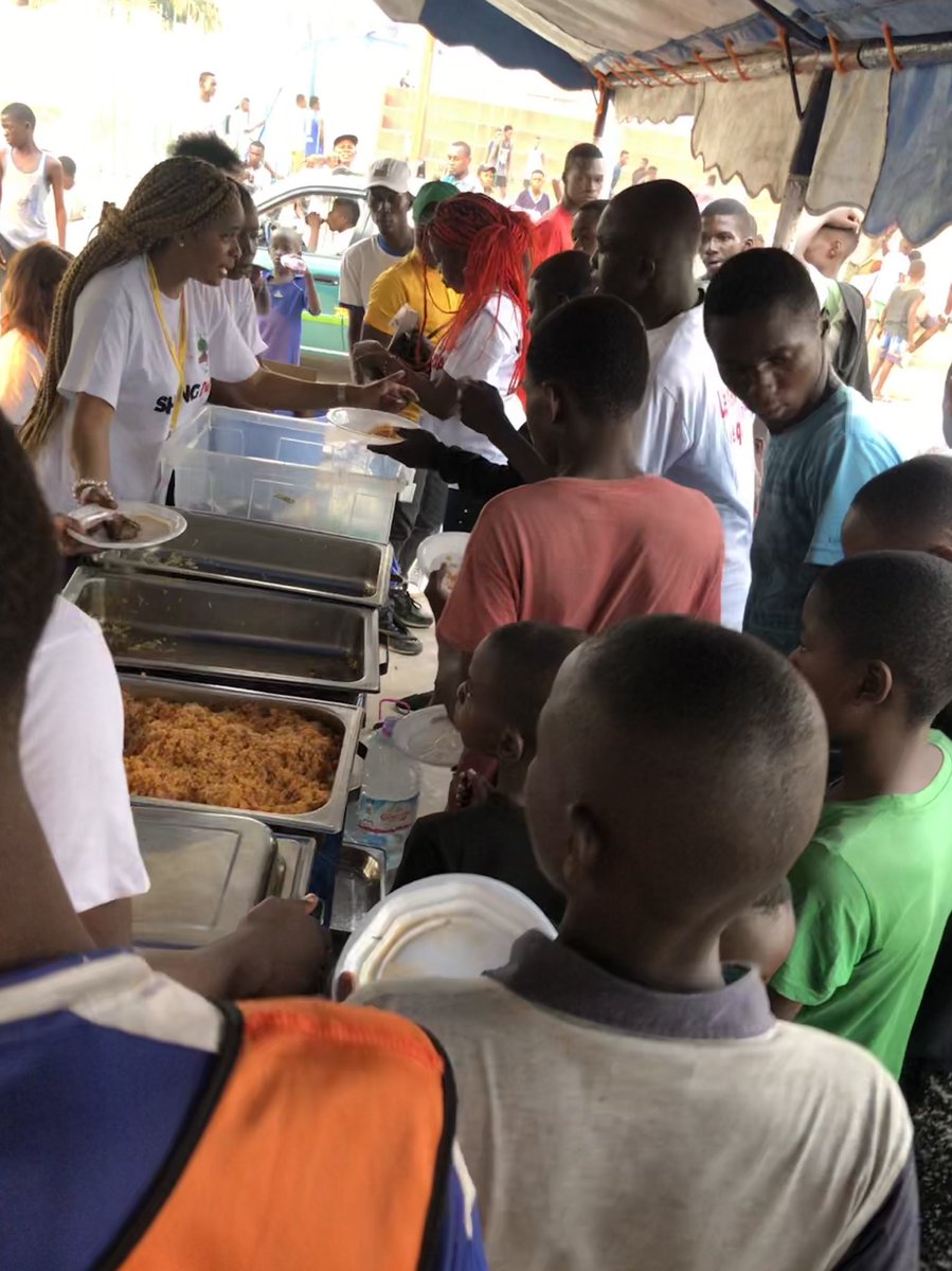 IDEEST1's tweet photo. Le 15 août nous avons lancé un mouvement caritatif nommé #SHARINGDAY qui a pour objectif la distribution de repas aux plus démunis. 

Grâce à volonté de tous nous avons distribué plus 300 repas aux enfants du quartier de Ouenzé. #ChezMoiAuCongo https://t.co/COBjV5xDn5