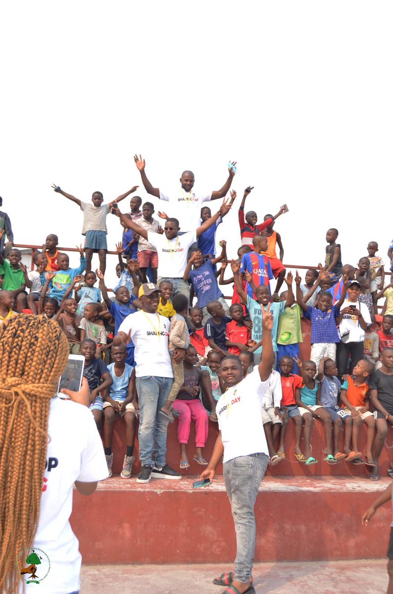 IDEEST1's tweet photo. Le 15 août nous avons lancé un mouvement caritatif nommé #SHARINGDAY qui a pour objectif la distribution de repas aux plus démunis. 

Grâce à volonté de tous nous avons distribué plus 300 repas aux enfants du quartier de Ouenzé. #ChezMoiAuCongo https://t.co/COBjV5xDn5