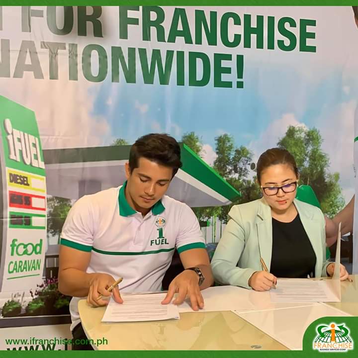 b_geronda's tweet photo. (OFFICIAL SIGNING CONTRACT)
Thank you and congratulations
Mr. Ejay Falcon-iFUEL Celebrity Brand Endorser. 

“iFUELing the Filipino Future” 

#iFUEL 
#iFRANCHISE 
#StarMagic
#PPLEntertainment
#Sandugo
#ABSCBN https://t.co/mjMjrdWI8p