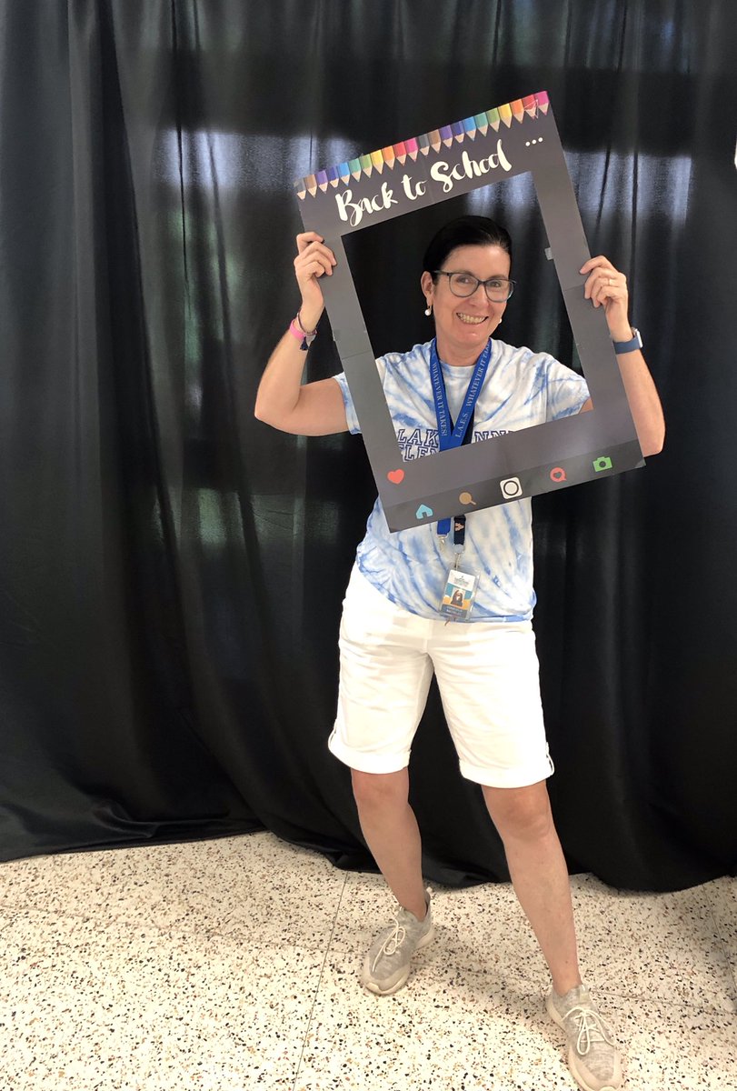 LAES_2ndGrade's tweet photo. So excited to welcome my new students and families to second grade Spanish Immersion 2019-2020 @LakeAnneES #DolphinPride #firstweekLAES https://t.co/T3URcfaTKg