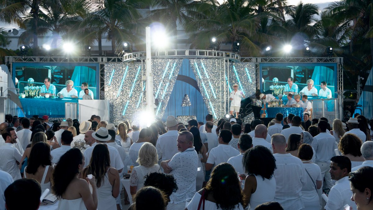 “The thing that keeps a business ahead of the competition is excellence in execution.” -Tom Peters
.
.
.
#EverlastProductions #Execution #Staging #Lighting #ScenicDesign