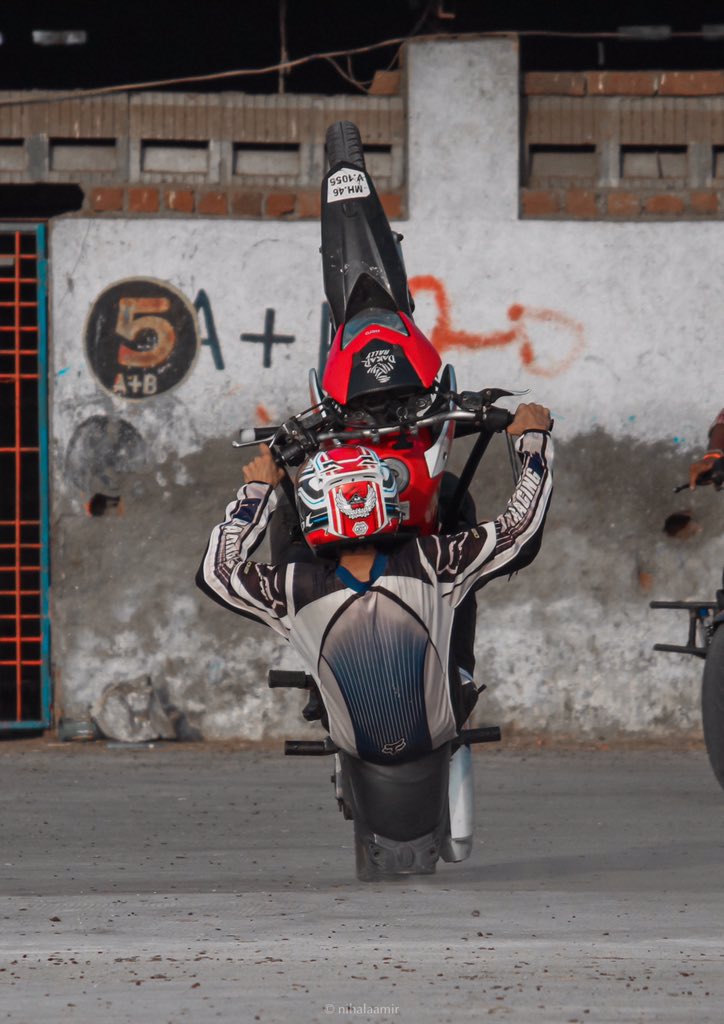 nihalaamir07's tweet photo. Tail scrap on #heroimpulse @HeroMotoCorp @hero_motosports #supermoto https://t.co/evCbbuRxwr