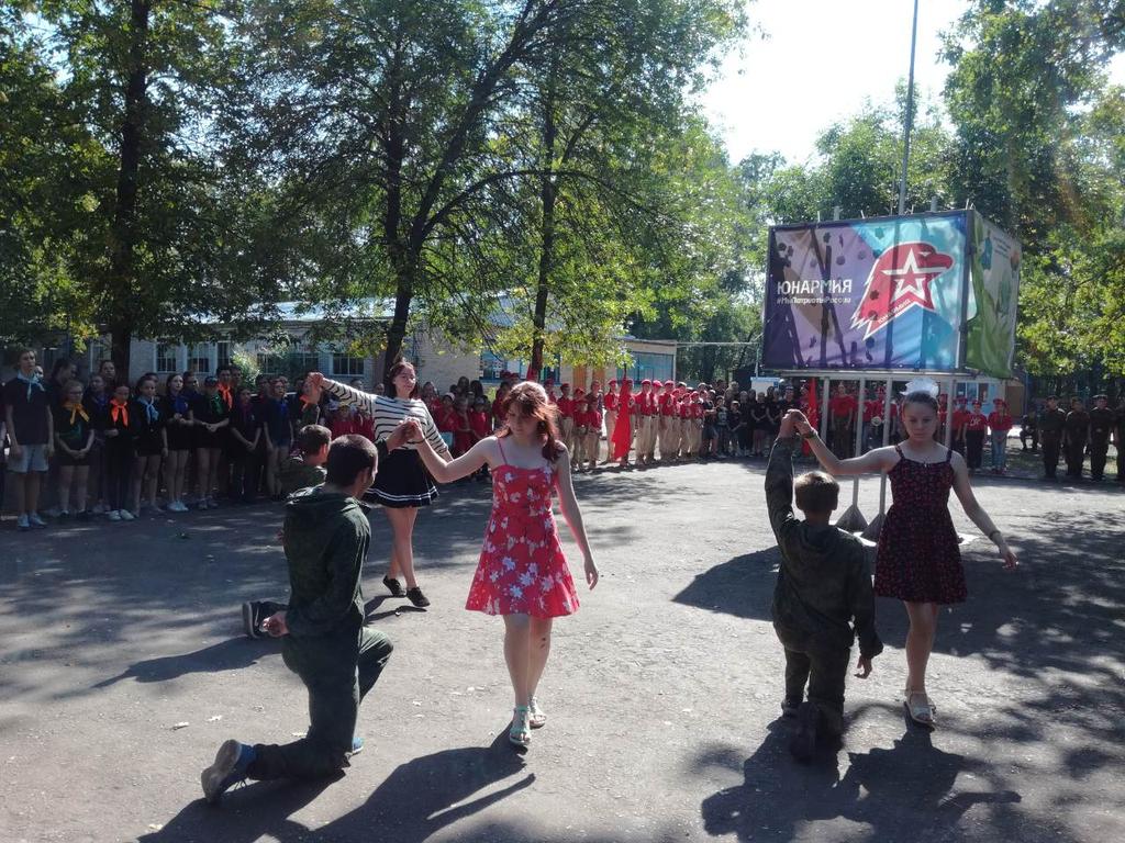 Сегодня в Центре "Союз" прошло торжественное мероприятия посвященные Дню Государственного флага России. Проведена торжественная линейка и показательные выступления воспитанников.<a href="/depsamobr63/">Департамент образования Администрации г.о. Самара</a>