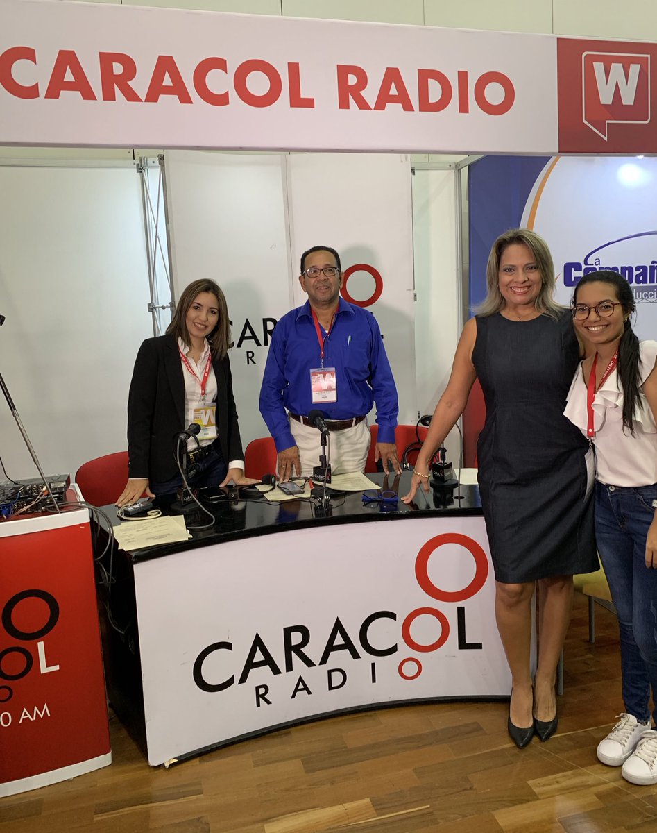 Susanadeleonc's tweet image. El equipo completo de los jueves de @CaracolBquilla hoy en el sitio de moda en Barranquilla  #WebCongress 

@martintapias @saratux @KiaraSevericheP 

Atentos que ya empieza la edición  de #HoyXHoy