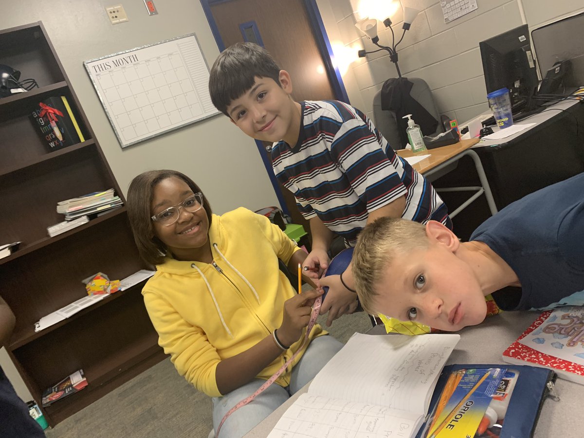 The students are working on Spots and Matter... I truly love seeing their smiles.  #HumblesIsd #Humbles_SWE <a href="/HumbleISD_SWE/">Summerwood Elementary</a> <a href="/HumbleISD/">Humble ISD</a>