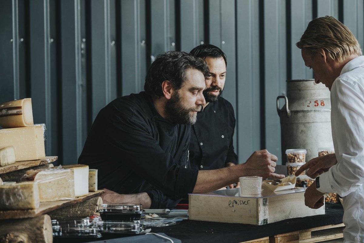 De lekkerste hapjes en Reestlander wijnen zijn tijdens het Wijnfeest weer te vinden in de Wine &amp; Food Barn. Zoek jouw Reestlander wijn uit aan de bar, en ga op zoek naar het lekkerste hapje in de Barn. Wij verklappen alvast één ding... De bitterballen zijn er weer! 😍