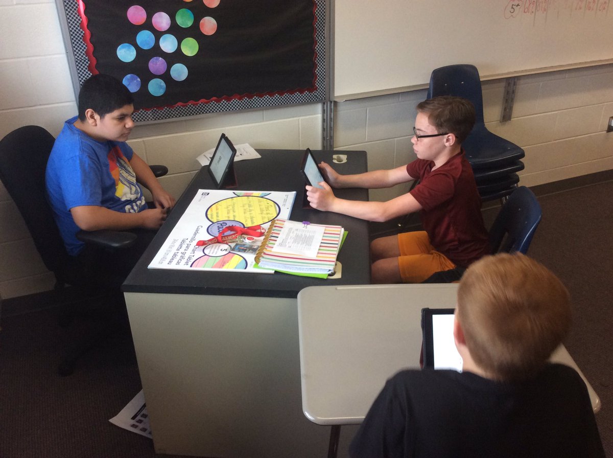 Msn8Red's tweet photo. Students teaching other students. #reinforcinglearning @red230 https://t.co/xIf2yK3hPm
