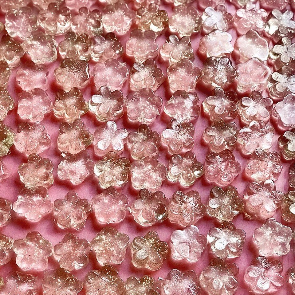 PrimalElements_'s tweet photo. Handmade is the ONLY way we know how to make things 🤩 🌸 
• #colorbowl #candles #primalelements #soap #funsoap #vegan #crueltyfree #nongmo #parabenfree #sulfatefree #instagreen #pink #flowers #sparkly #glitter https://t.co/q0zxXFwD5h