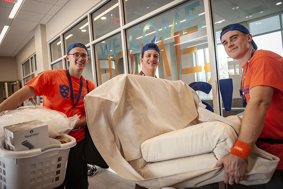 The_Billiken's tweet photo. Let's hear it for #Oriflamme! Thanks for helping move in some of my new favorite people! #beabilliken https://t.co/FKWzmZtZFZ