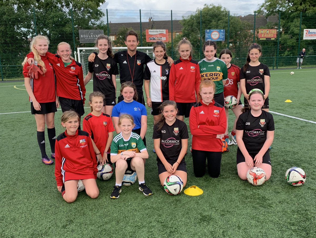 BTLFC_1's tweet photo. Thanks to @banbridgetownfc captain & @EvoSoccerSkills coach @Pixiedean23 for coming down and putting on a session for the U13/15 on Tuesday night. Thoroughly enjoyed by coaches and players alike! #btlfc #btgfc #btfc #oneclub #evosoccerschool https://t.co/S4RmQA8NyO