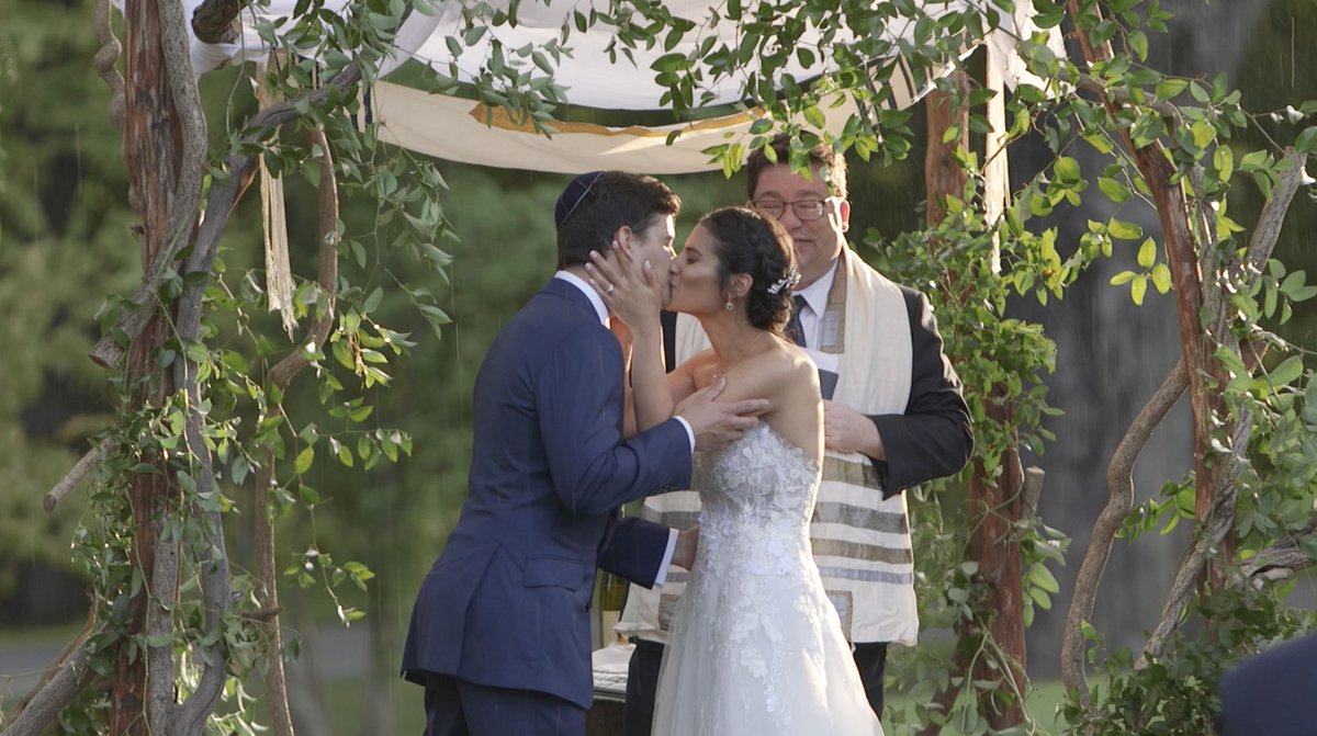 Sometimes magical things happen at weddings. The sun was shining, Jason stomped on the glass and kissed Rachael and as if in celebration the rain began to trickle down, who needs confetti when Mother Nature has your back with some raindrops?! 😊 🌦️ #videostill #blessings