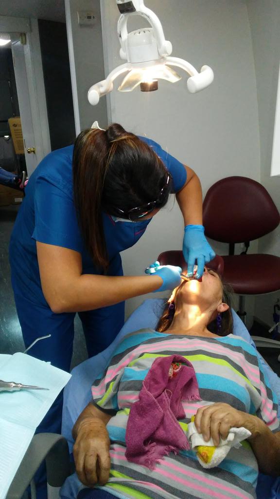 MPPSPSALUD's tweet photo. Trabajando de la mano con entes del Estado para llevar salud y bienestar a la Comunidad de San Onofre #Mérida Medicina General, Odontología, Ginecología, 0800 SaludYa #SomosSalud #SomosMPPSP https://t.co/P5glMSeM6J