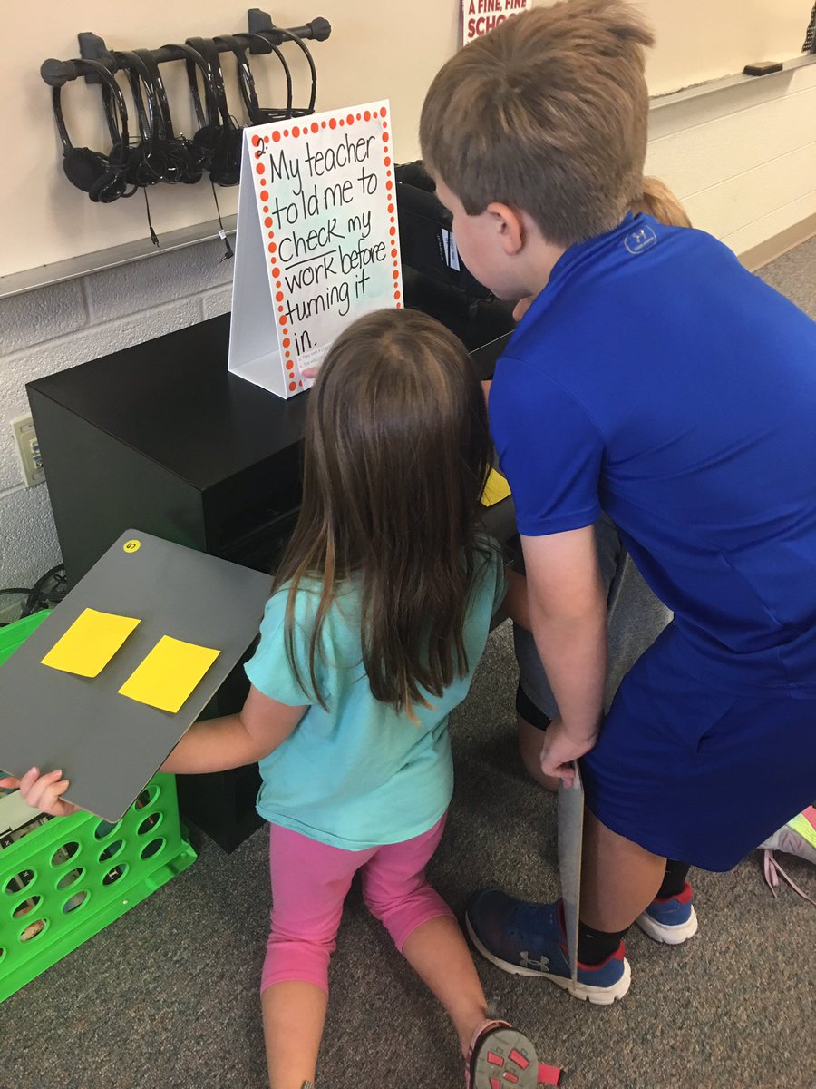 RondaRonnie4's tweet image. Using context clues to determine word meaning. #TeachCent