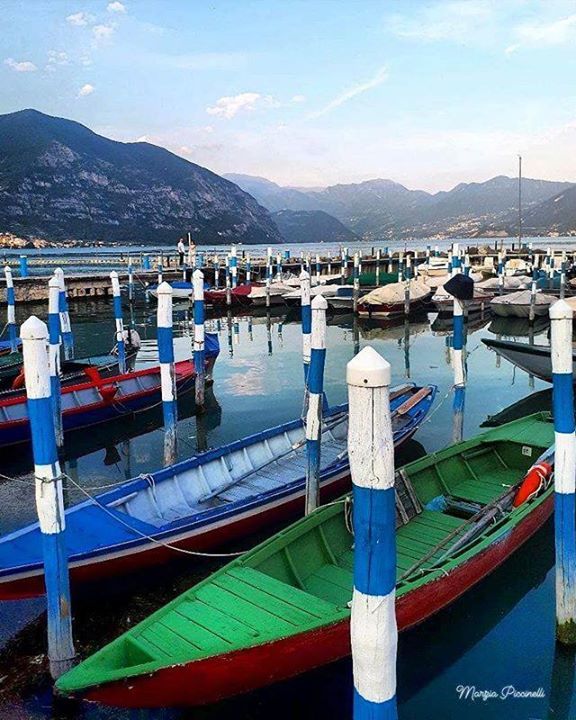 visitlakeiseo's tweet photo. Sul #lagodiseo la pratica della pesca di tradizione prosegue con alcuni pescatori professionisti e a #Clusane d’Iseo puoi trovare il porto con le imbarcazioni tipiche chiamate “naet”. Foto 🔝: @marziapiccinelli #visitlakeiseo #theromanticchoice #inlom… https://t.co/gh3laruZG0 https://t.co/UdyFnIoQsc