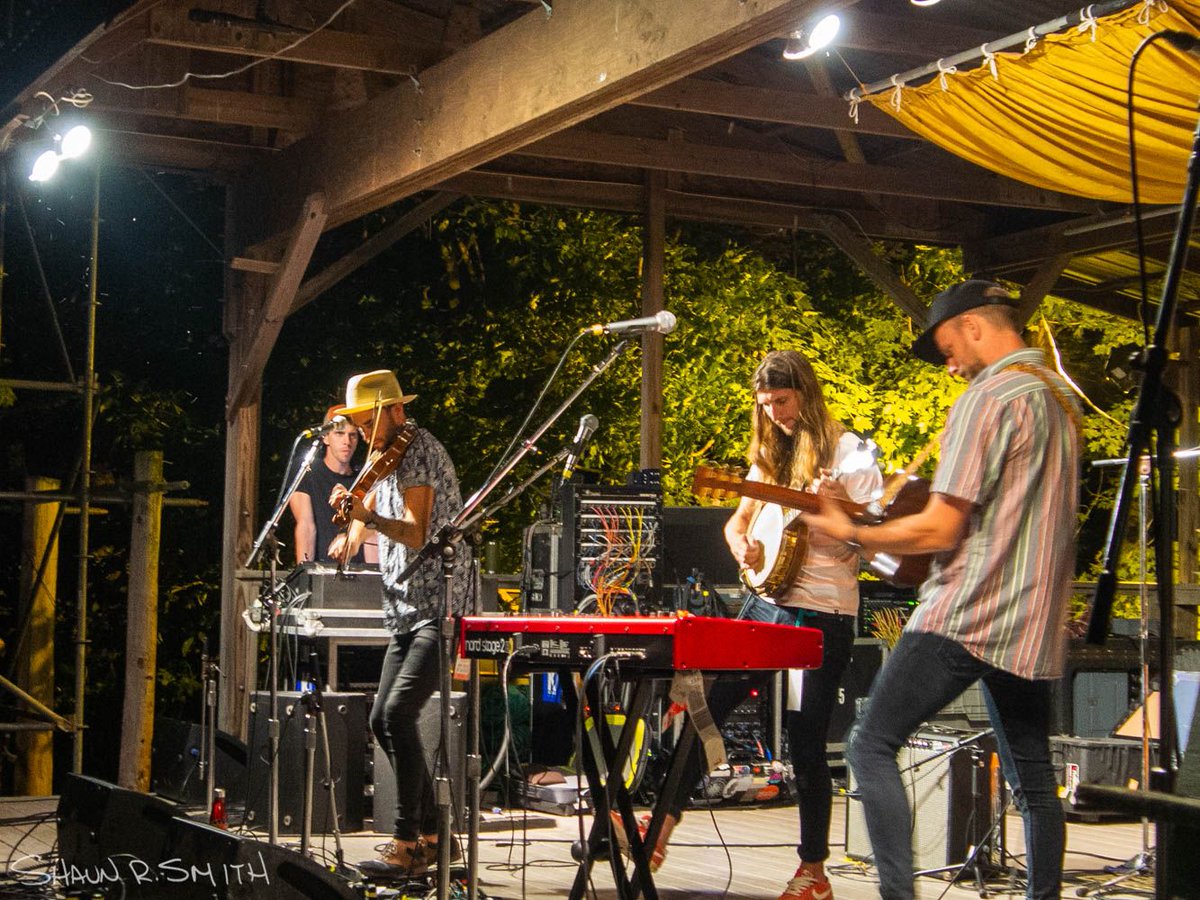 highnoteblog's tweet photo. Happy Thursday! Here's @TheEastPointers playing the Thursday Night concert on the Camp Stage at the @folksongsociety 58th annual Philadelphia Folk Festival. 
#pff58 #phillyfolkfest #folkfest #theeastpointers #banjo #fiddle #folkmusic https://t.co/PQ3DeL98MQ