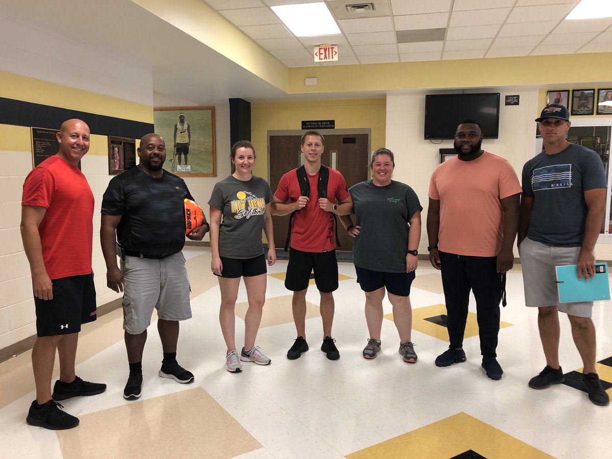 CaseyBrammer's tweet photo. @ecyellowjackets and RRMS representing @ecpps at @GopherSport PD on collecting data for PE class hosted by @pqpiratepride #PEisarealclass https://t.co/ogRPH8oR0C