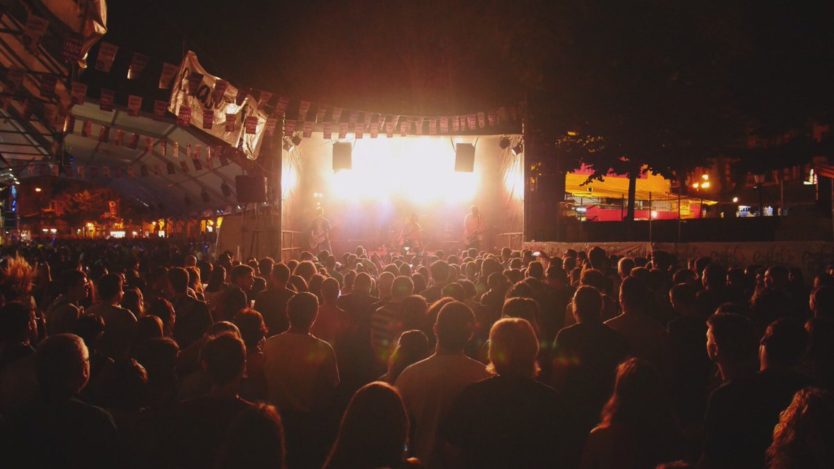 Enkorerock's tweet photo. ESKERRIK ASKO #Bilbo, bihotzez! https://t.co/w077kh3P7K