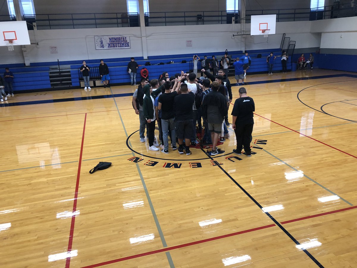 Coach_KLewis's tweet photo. Day 2 of Partners In PE @EISDMemorialHS Athletes and Partners created a Social Circle ⭕️ with a game of Volleyball, Had a free throw contest and ended the day with a “UNITY”breakout. @EISDSpecial @EISDSpecEdDirec @EISDofSA @EISDAdaptedPE #inclusionmatters #wintheday https://t.co/1Xr68xLDci