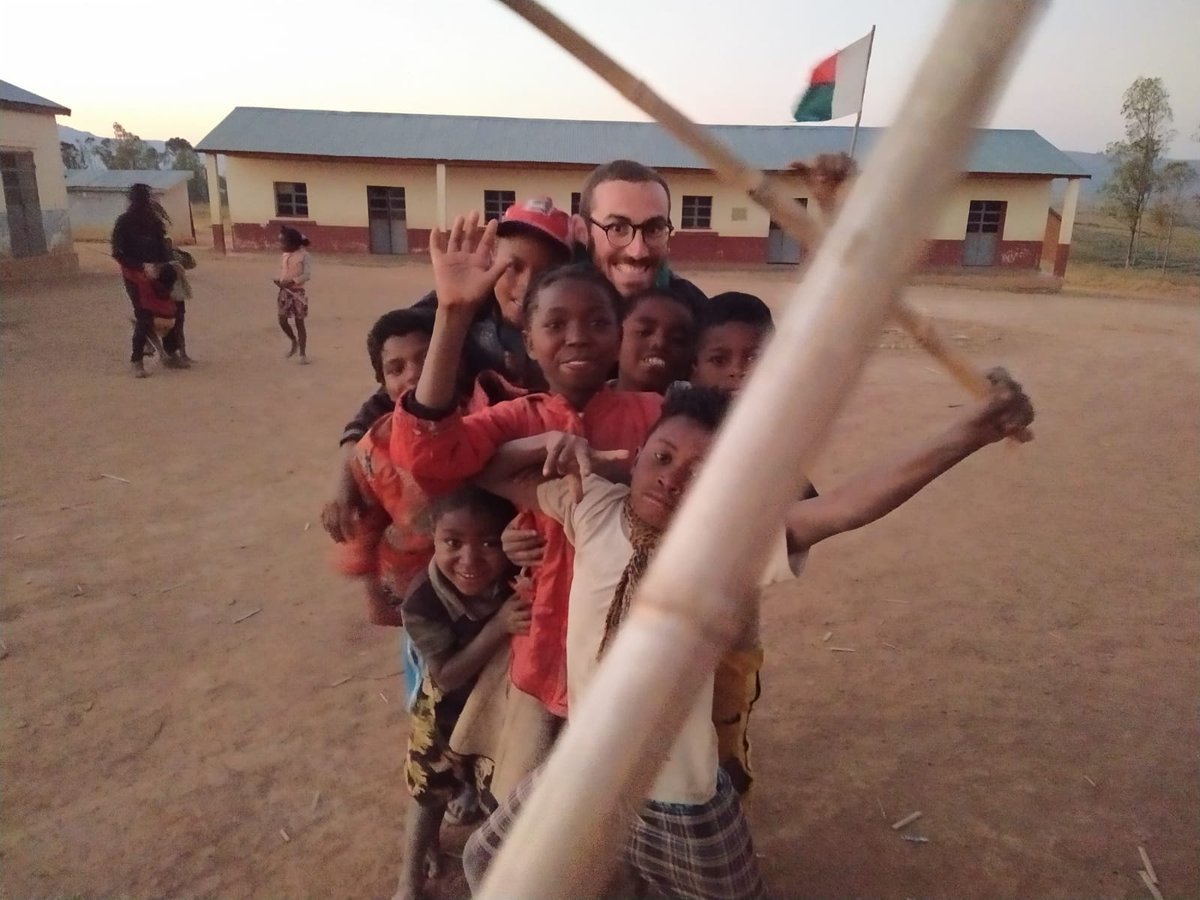 AssisiWillka's tweet photo. Hace unos días que aterrizamos desde #Madagascar... y ya estamos descontando los días para nuestra vuelta a Soavinarivo!🥰❤

#cooperacion #willka #sekolyWillka #voluntariado #escuela #educacion https://t.co/fbqODS0Ox0