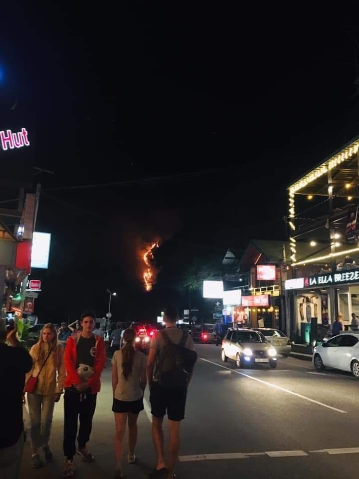 Im_Mushfiq's tweet image. Everyone is praying for Amazon meanwhile ella rock is on fire 🔥 
Pray for ella Rock 🙏

#ellarock #SriLanka