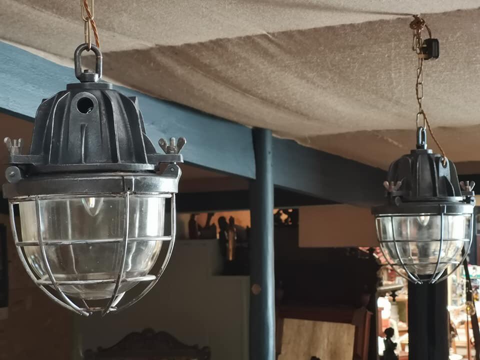 Clara_Bowe's tweet photo. Just arrived a pair of large authentic #French #Vintage cast iron industrial lights all rewired and ready to hang in your home, pub or restaurant. #clarabowe #loveyourvintage https://t.co/Bjo6GkIHiR