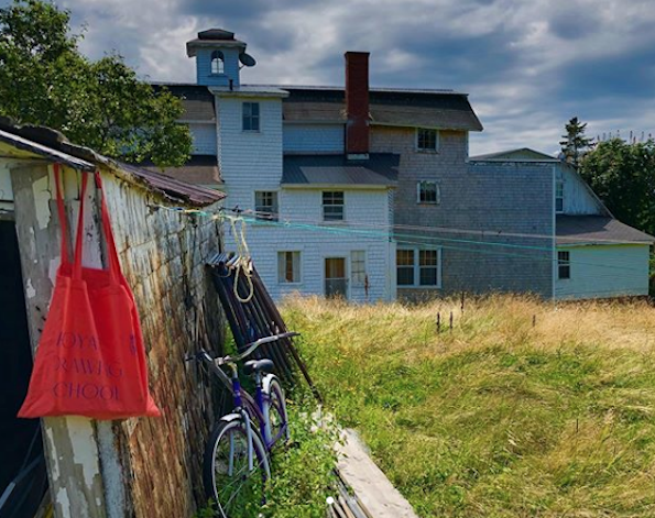 RoyalDrawing's tweet photo. Another idyllic scene featuring an RDS tote bag, hung from a washing line!
#RDSsummer https://t.co/W9JsCjtioI https://t.co/MeaomsE39T