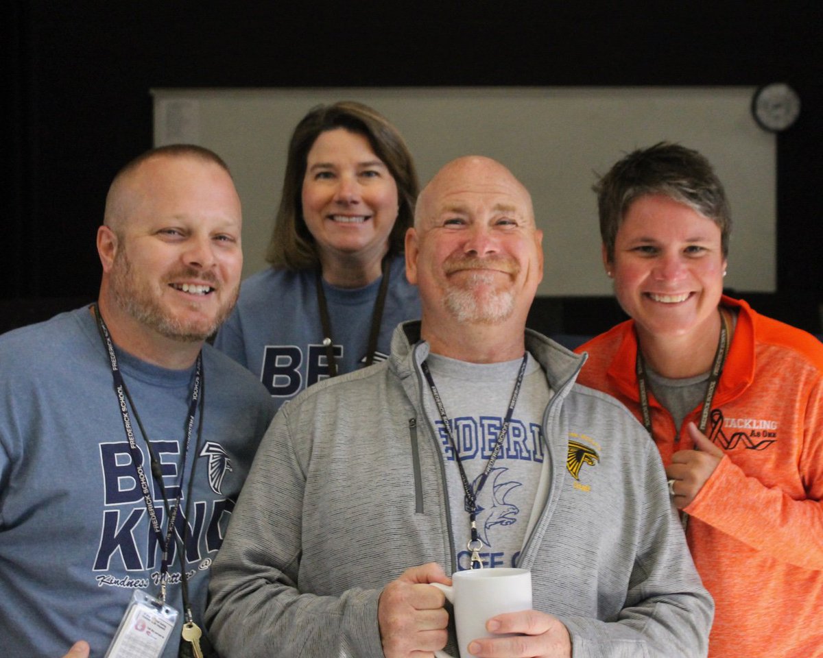 CCSD46's tweet photo. It's so good to be back! View the scenes from around CCSD 46 this first day of school - August 22, 2019. https://t.co/2sdFN9fyBT #OneD46 #d46firstday https://t.co/vswdzm5udT