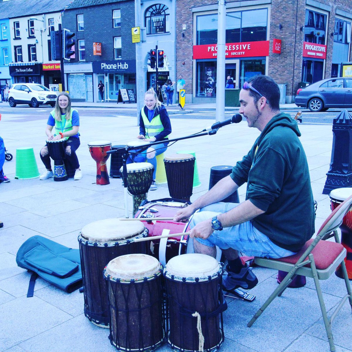 xpression_pdown's tweet photo. It was great to have joe form the Gathering Drum with us this afternoon in Portadown Town Center. https://t.co/lXFXcMNfjb