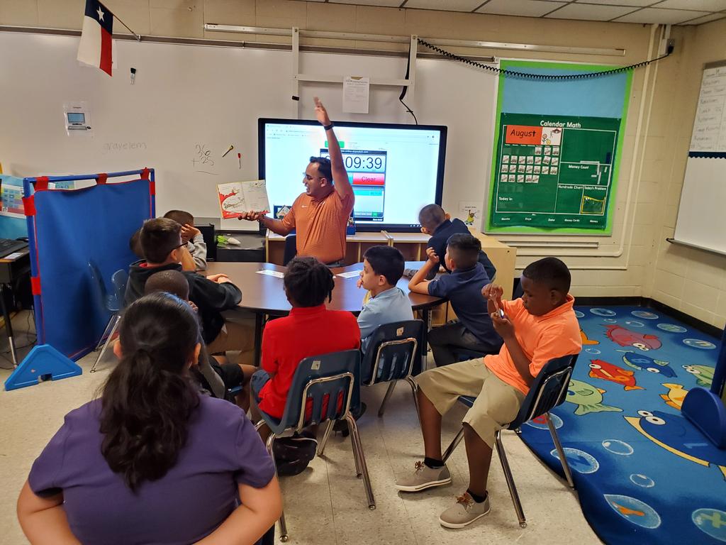 delopez715's tweet photo. We have the best admin team. @SerjioMedina and @LAshley2016 reading to our kids during our special reading time. @ACRodarte1 @GrayElemEagles https://t.co/RggZtzB0A1