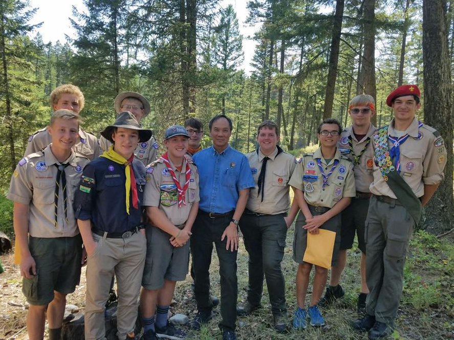 MontanaCouncil's tweet image. #PowderHorn graduation with @GlacierNPS Superintendent Jeff Mow. Jeff is an #EagleScout and a #NESA Outstanding Eagle Scout. Congratulations! Thanks, Tony Higuera for the photo. #montanacouncil #team315 #ScoutsBSA