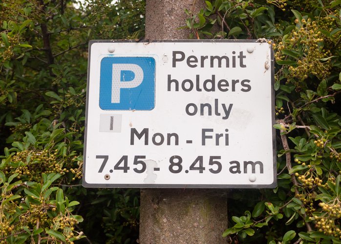 EastHerts's tweet photo. Do you live in a resident permit parking zone? We'd like to hear your thoughts! https://t.co/cb2RnvKKDo https://t.co/gWbjyL3wVB