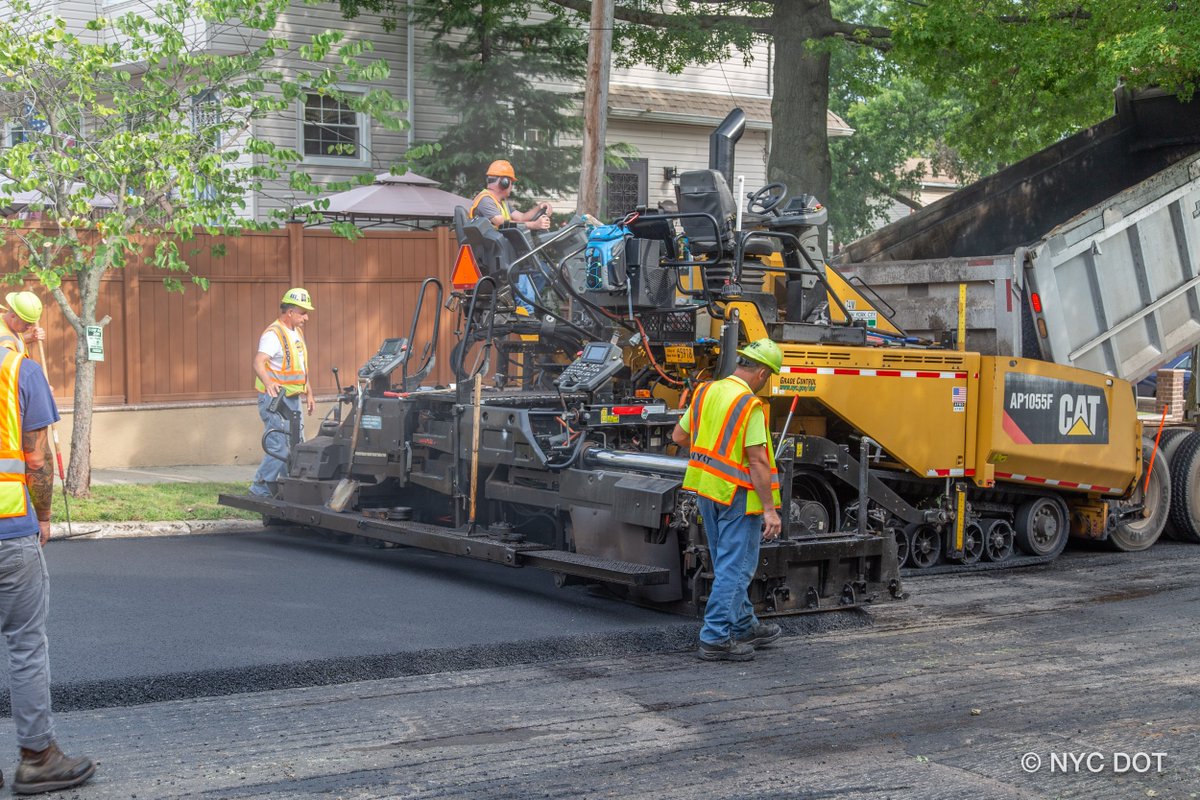 NYC_DOT's tweet photo. Our crews resurfaced over 667 lane miles so far this season. That's enough #smoothstreets to get you from #NYC to Cincinnati. To find out where weโll be next week visit: https://t.co/rROOoSgKzl
cc: @nyc311 https://t.co/3RaKAkPK18