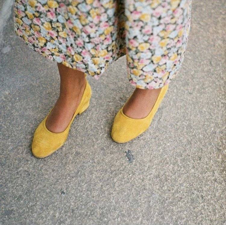 WeekendBarber's tweet photo. Guess who's ready to make a comeback? 😍Jeanne, the heeled ballerina — the perfect complement to literally everything you can think of. 

Very soon available on our e-shop 🌍

Outfit by Raquel 

#wkbpeople #whatiworetoday #weekendbarber #capsulewardrobe https://t.co/QCPXhusgfe