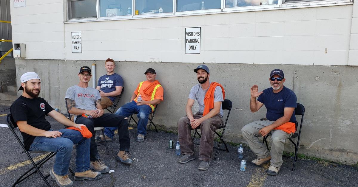 ModernNiagara's tweet photo. Our Ottawa warehouse and pre-fabrication Shop held a BBQ last week. Throughout the summer, our teams come together at staff BBQ's, family days, charity runs, and more. Find out more about what it is like to work at Modern Niagara: https://t.co/RIVGMQKh9T https://t.co/BwQQrKmvUK