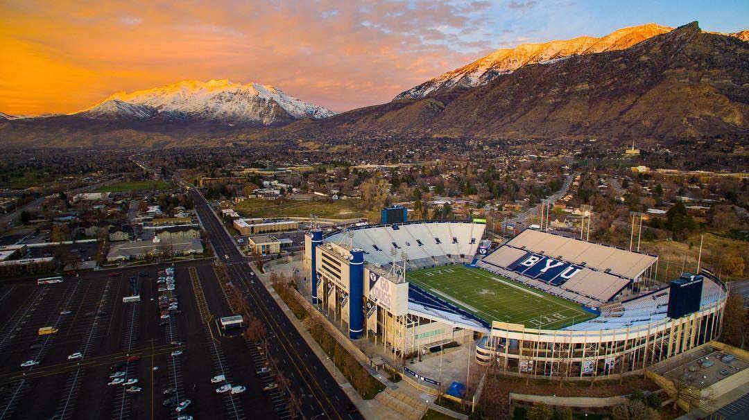 WestCoastCFB's tweet image. Who has the better stadium?

RT for BYU
Like for Utah