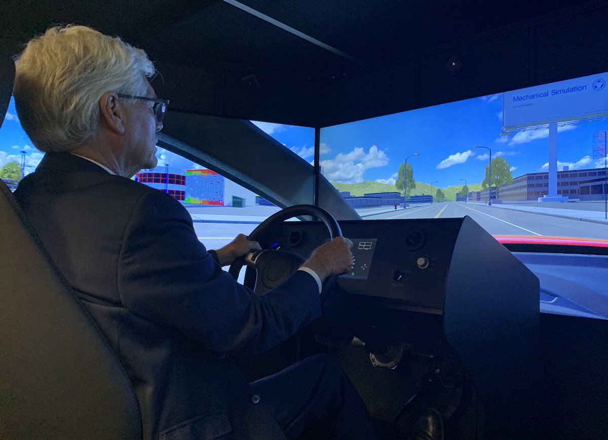 jimcarr_wpg's tweet photo. Lots of excitement today for the launch of the @AATCCanada Incubator for #cdntech startups in Edmonton. 

While at @FlyEIA, I announced a $1.5M contribution through @WD_Canada to help @acampalberta develop technology for autonomous vehicles. #cdnpoli https://t.co/5r54EckUuD