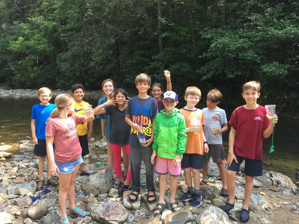 esksaints's tweet photo. Hanging out by the river with the crawfish and rock paint! #thisisesk #doerivergorge #rivercreatures https://t.co/KI3pSnU6jG